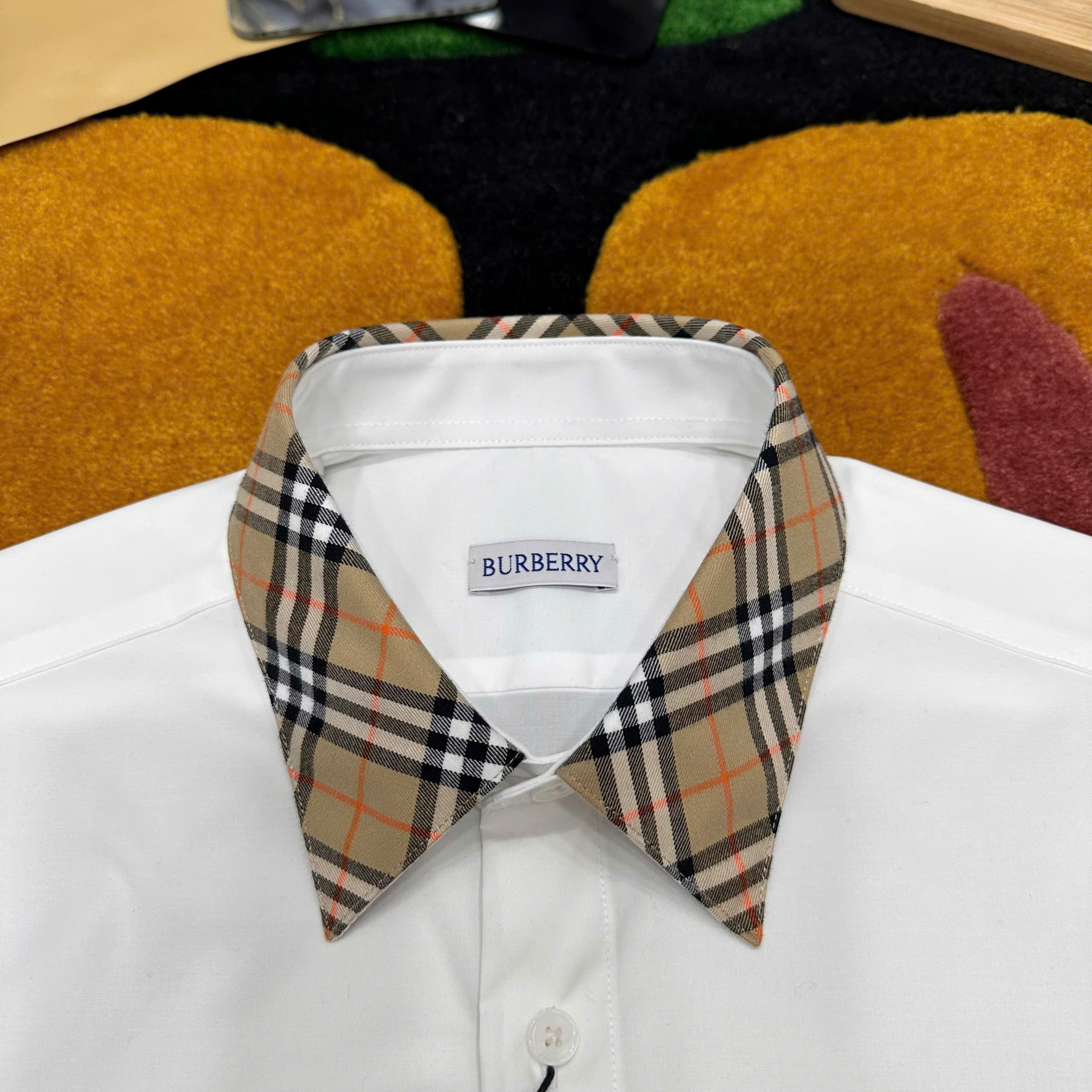 Áo sơ mi dài tay Burberry BBR Trắng logo thêu ngực phối Nâu kẻ sọc cổ tay Like Auth on web MK